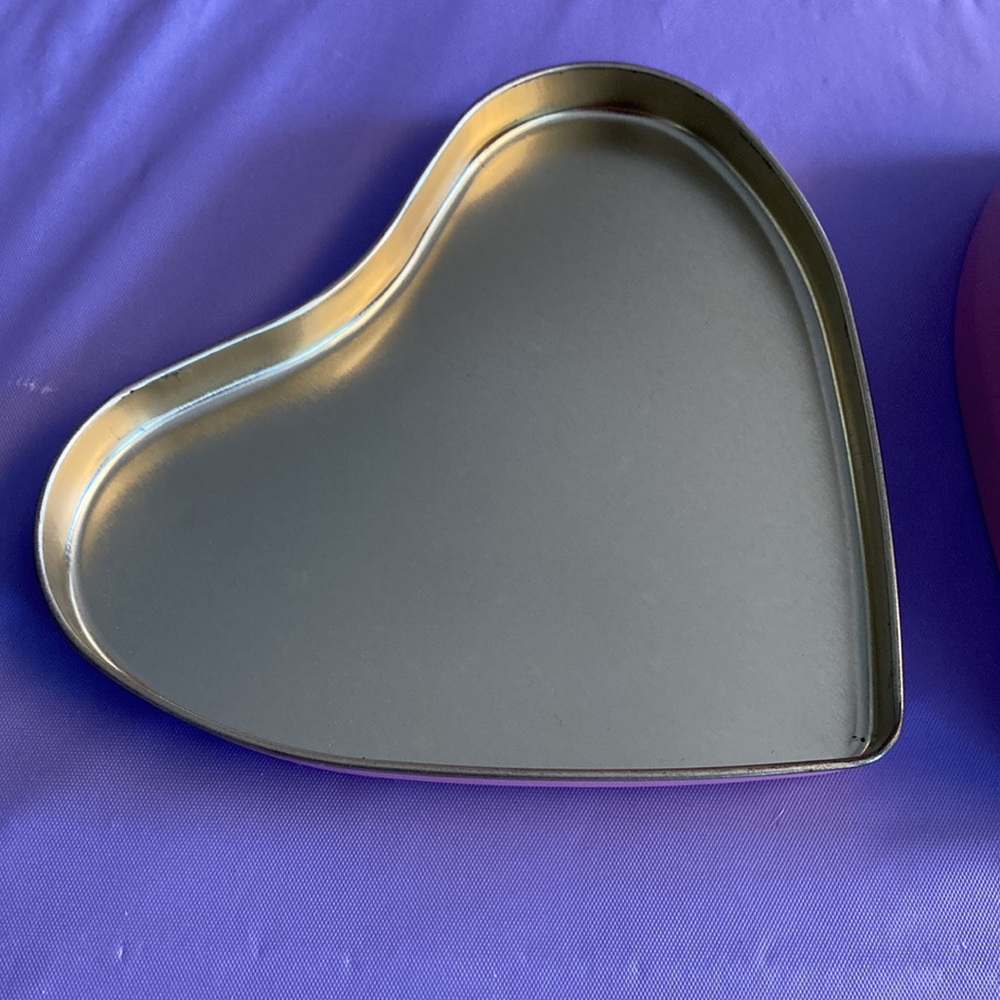 Pink Heart Tin Storage Container - Picture 7 of 12